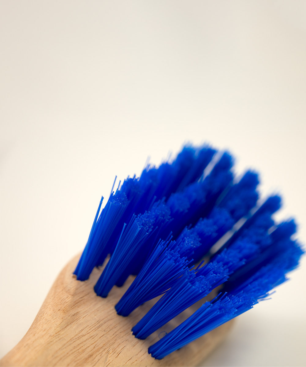 Traditional Wooden Bucket & Hoof Brush - Medium Stiff